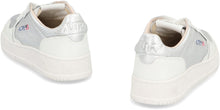 Load image into Gallery viewer, Medalist Low-top sneakers

