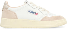 Load image into Gallery viewer, Medalist low-top sneakers
