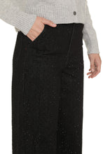 Load image into Gallery viewer, Wide-leg jeans
