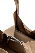 Load image into Gallery viewer, Dua shoulder bag in leather
