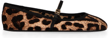 Load image into Gallery viewer, Velvet ballet flats
