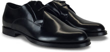 Load image into Gallery viewer, Elegant black shiny leather shoe
