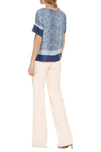 Load image into Gallery viewer, Printed silk blouse
