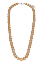 Load image into Gallery viewer, Necklace with Pearls in resin
