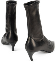 Load image into Gallery viewer, Boots in leather
