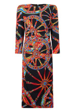 Load image into Gallery viewer, Long dress with long sleeves and graphic pattern
