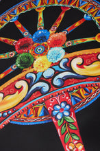 Load image into Gallery viewer, Scarf with colorful details
