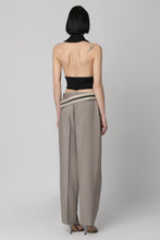 Load image into Gallery viewer, Wool carrot-fit trousers
