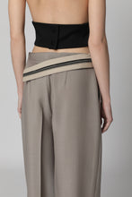 Load image into Gallery viewer, Wool carrot-fit trousers
