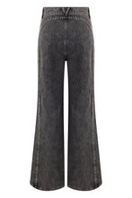 Load image into Gallery viewer, Flared jeans with studs

