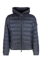 Load image into Gallery viewer, Najan Short down jacket with hood
