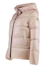Load image into Gallery viewer, Short puffer Serittes with hood
