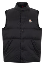 Load image into Gallery viewer, Padded gilet with collar
