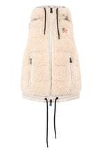 Load image into Gallery viewer, Hooded vest in teddy style
