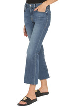 Load image into Gallery viewer, Cropped flared jeans
