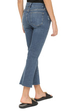 Load image into Gallery viewer, Cropped flared jeans
