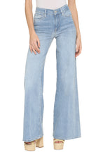 Load image into Gallery viewer, Le Palazzo wide-leg jeans
