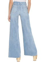 Load image into Gallery viewer, Le Palazzo wide-leg jeans
