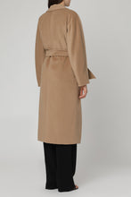 Load image into Gallery viewer, 101801 Icon Coat wool and cashmere double-breasted
