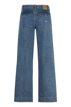 Load image into Gallery viewer, Straight leg jeans
