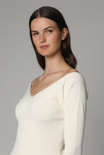 Load image into Gallery viewer, Oceano viscose V-neck pullover

