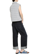 Load image into Gallery viewer, Full zip field vest
