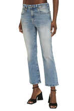 Load image into Gallery viewer, Cropped flared jeans
