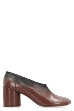 Load image into Gallery viewer, Décolleté Tabi in leather
