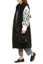 Load image into Gallery viewer, Faux fur coat
