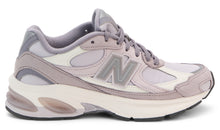 Load image into Gallery viewer, Sneakers 2010

