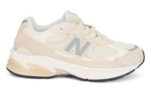 Load image into Gallery viewer, Low Sneakers 2010 in suede and mesh
