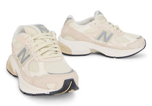 Load image into Gallery viewer, Low Sneakers 2010 in suede and mesh
