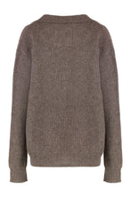Load image into Gallery viewer, Sweater in knit with V-neck.
