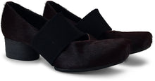 Load image into Gallery viewer, Leather moccasins with pony effect
