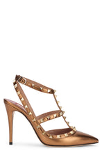 Load image into Gallery viewer, Rockstud pumps in laminated leather

