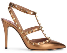 Load image into Gallery viewer, Rockstud pumps in laminated leather
