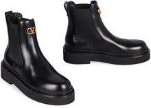 Load image into Gallery viewer, Chelsea boots in leather
