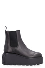 Load image into Gallery viewer, Valentino Garavani - Uniqueform leather platform ankle boots

