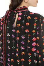 Load image into Gallery viewer, Printed silk blouse
