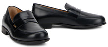 Load image into Gallery viewer, Classic leather moccasins
