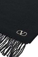 Load image into Gallery viewer, Scarf with decorative fringes
