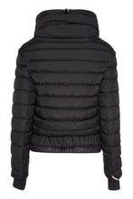 Load image into Gallery viewer, Vonne short down jacket
