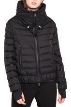 Load image into Gallery viewer, Vonne short down jacket
