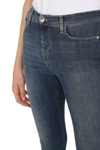 Load image into Gallery viewer, Skinny fit cropped jeans

