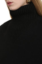Load image into Gallery viewer, Turtleneck wool pullover
