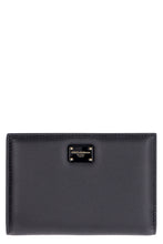 Load image into Gallery viewer, Small leather flap-over wallet

