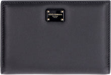 Load image into Gallery viewer, Small leather flap-over wallet
