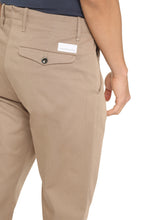 Load image into Gallery viewer, Slim fit chino trousers
