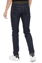 Load image into Gallery viewer, Slim fit jeans
