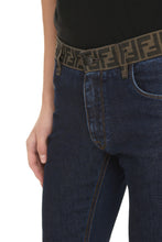 Load image into Gallery viewer, Slim fit jeans

